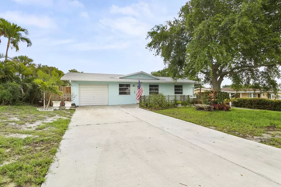 3433 NE Sandra DR, Jensen Beach, FL 34957