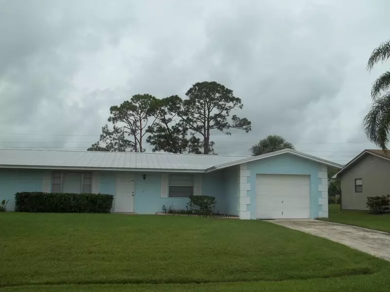 1662 SE SE Mistletoe ST, Port Saint Lucie, FL 34983