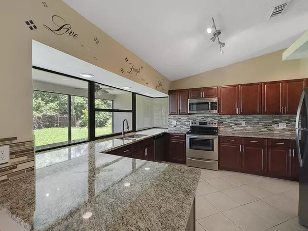 Port Saint Lucie, FL 34983,1035 SE Euclid LN