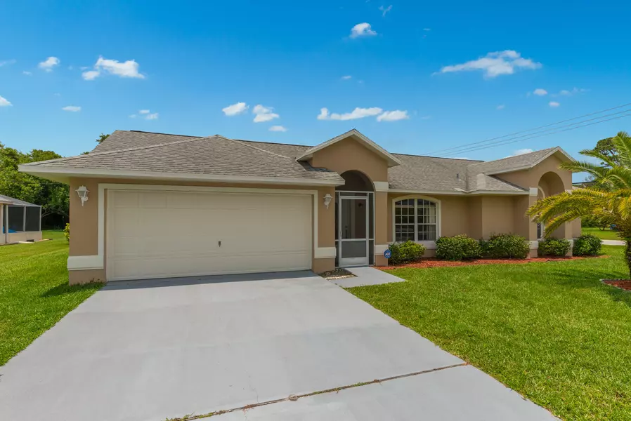 2002 SE Bowie ST, Port Saint Lucie, FL 34952