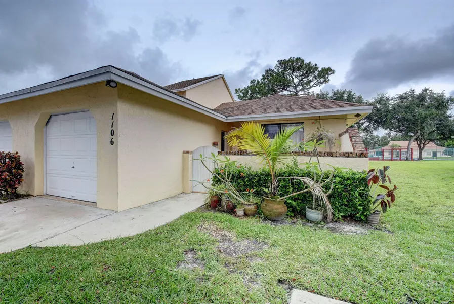 1106 Maplewood DR, Greenacres, FL 33415