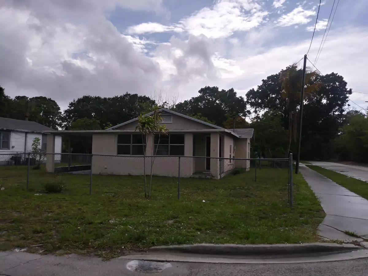 Fort Pierce, FL 34950,601 S 15th S ST