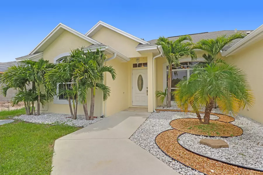 3226 SW Constellation RD, Port Saint Lucie, FL 34953