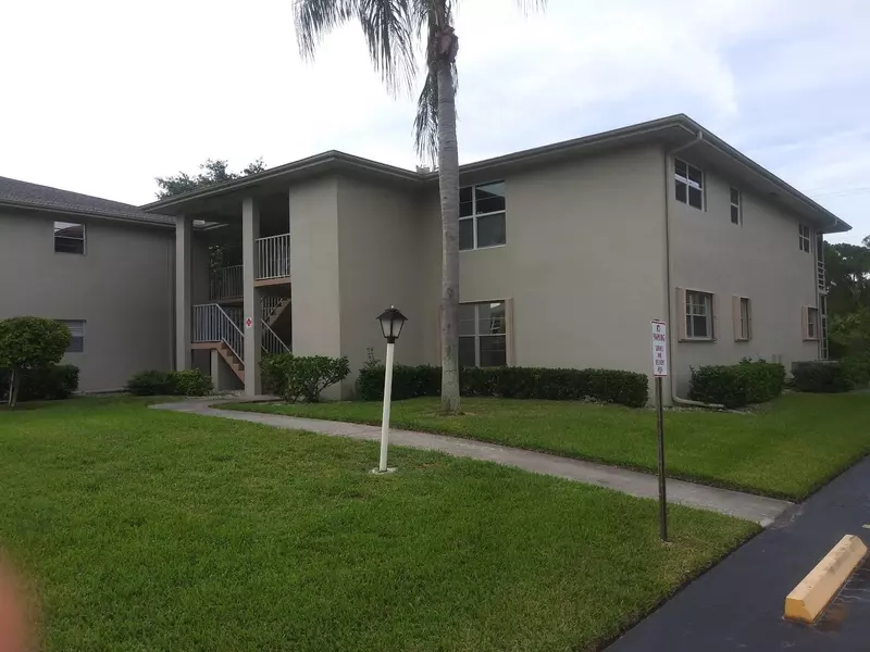 13 Lake Vista Trail 202, Port Saint Lucie, FL 34952