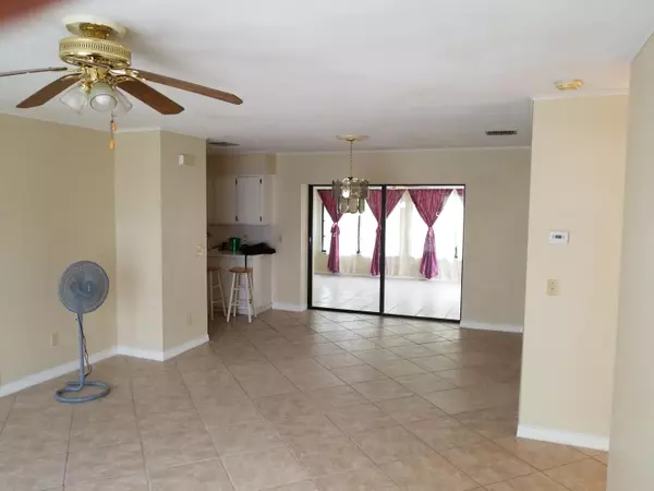 Port Saint Lucie, FL 34983,317 SE Bayview TER