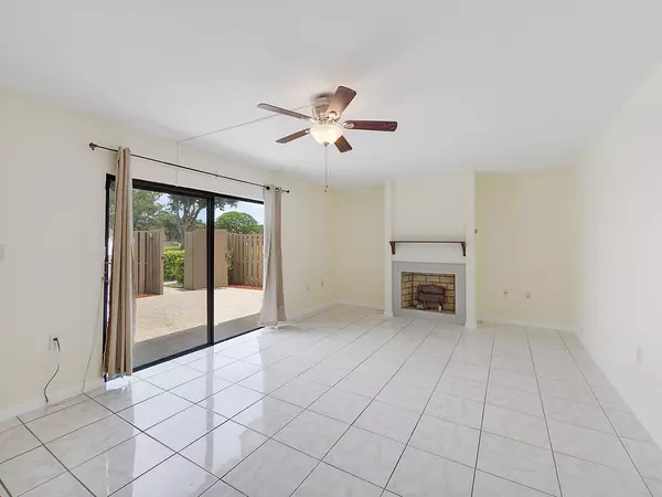 Palm Beach Gardens, FL 33410,726 7th CT