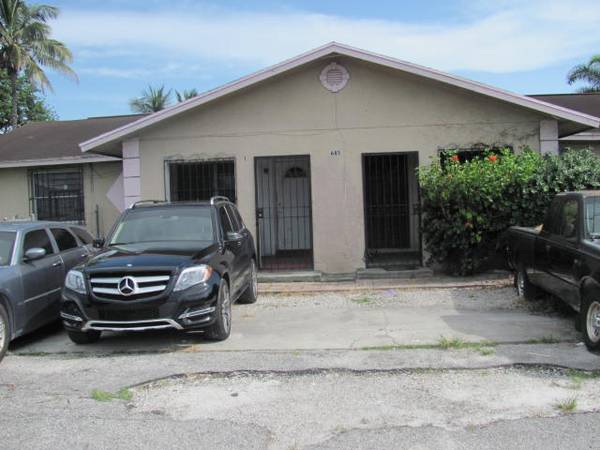 685 NW 1st ST 1,  South Bay,  FL 33493