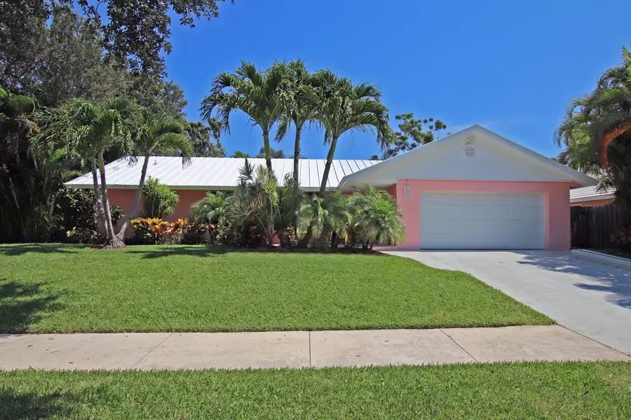 15 E Pinehill TRL, Tequesta, FL 33469