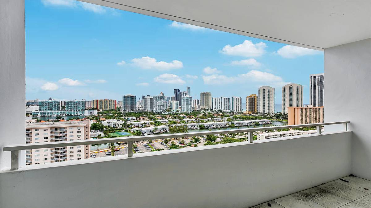 Sunny Isles Beach, FL 33160,500 Bayview DR Ph23