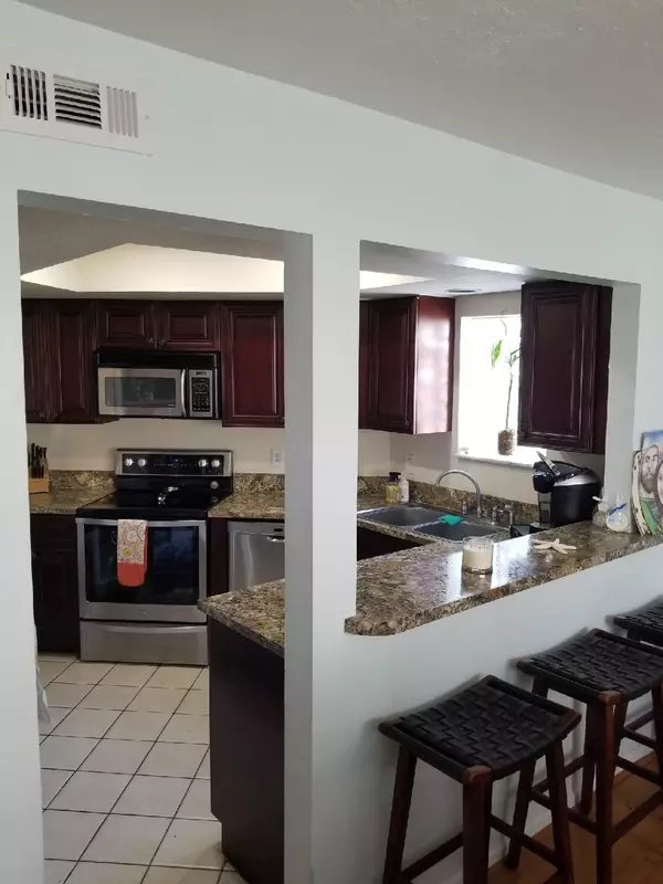 Royal Palm Beach, FL 33411,100 Weybridge CIR Apt B