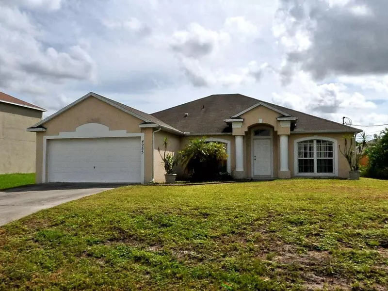 4255 SW Daemon ST, Port Saint Lucie, FL 34953