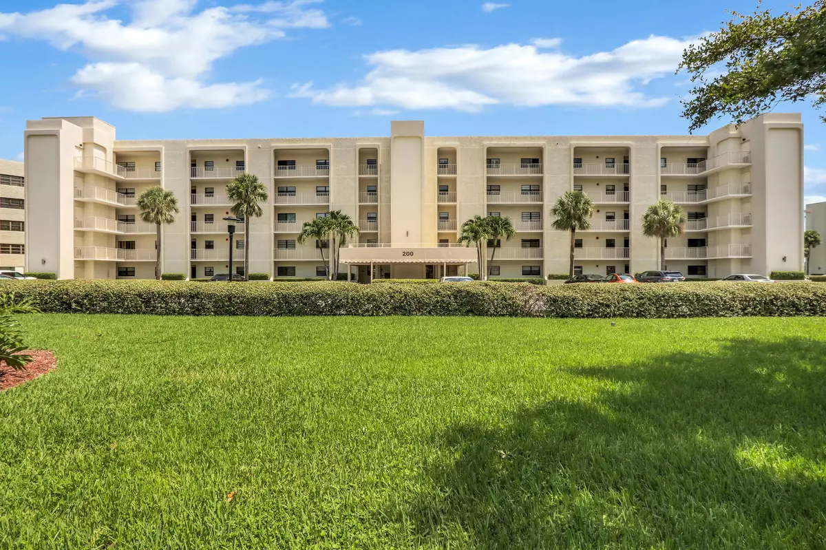 Jupiter, FL 33469,200 Intracoastal PL 201