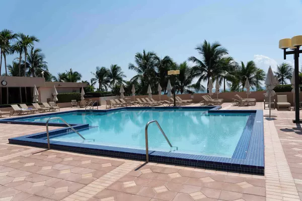 Bal Harbour, FL 33154,10175 Collins AVE 302