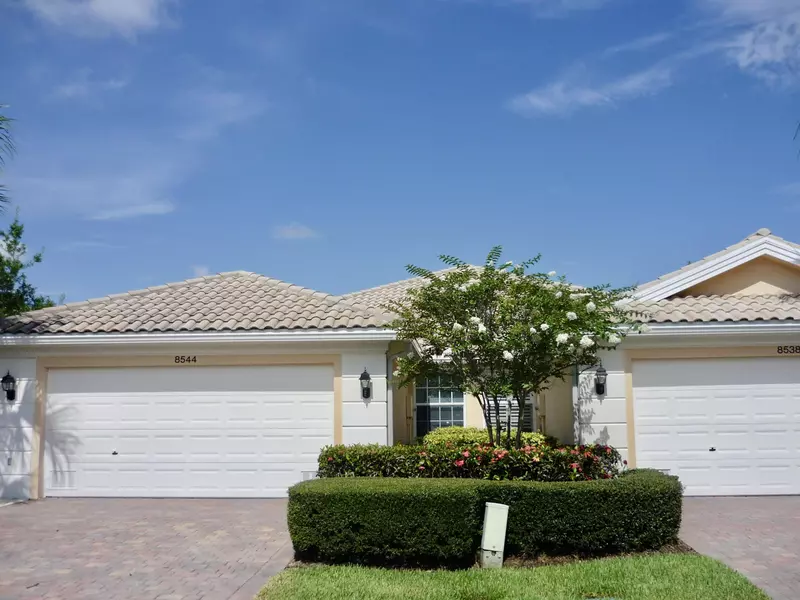 8544 SE Retreat DR, Hobe Sound, FL 33455