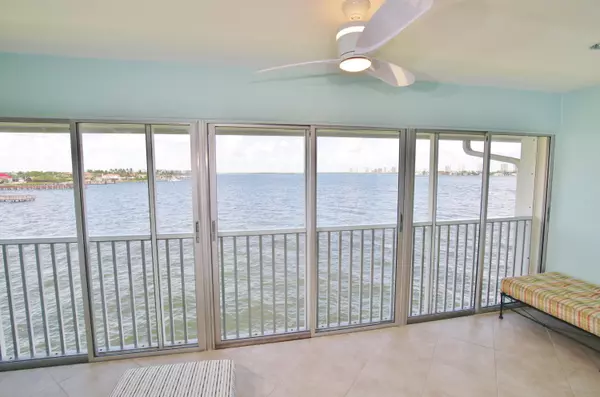 Riviera Beach, FL 33404,400 Wilma CIR 306