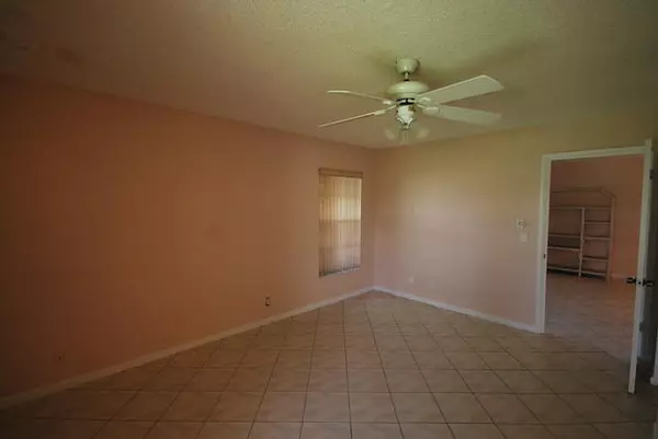 Lake Worth, FL 33467,258 Cape Cod CIR B