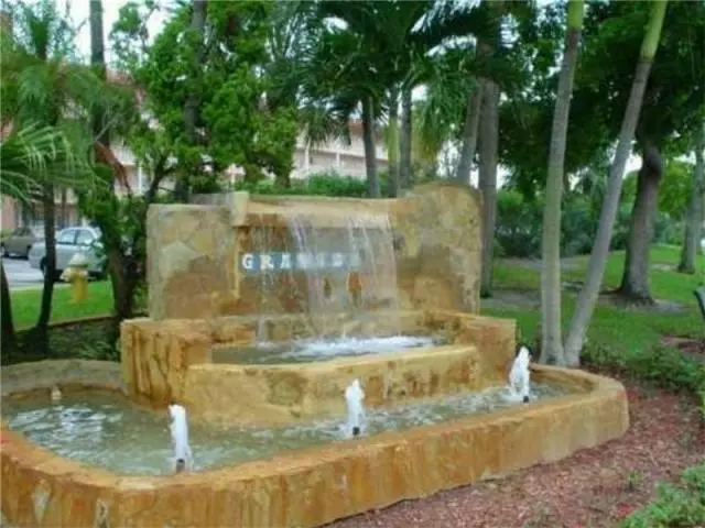 2004 Granada DR G1, Coconut Creek, FL 33066