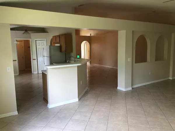 Port Saint Lucie, FL 34983,872 SW Carmelite ST