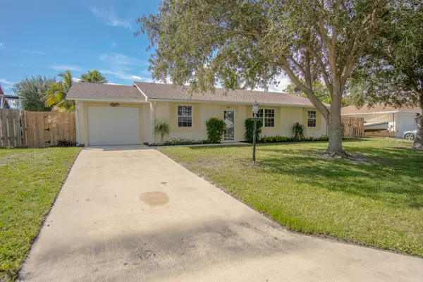 Jensen Beach, FL 34957,968 NE Maranta Terrado