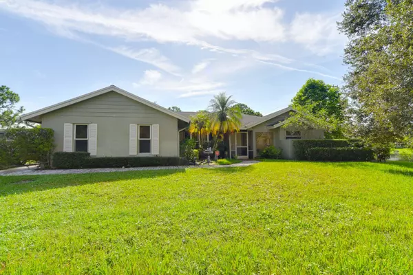 424 W W Westwood CIR, West Palm Beach, FL 33411