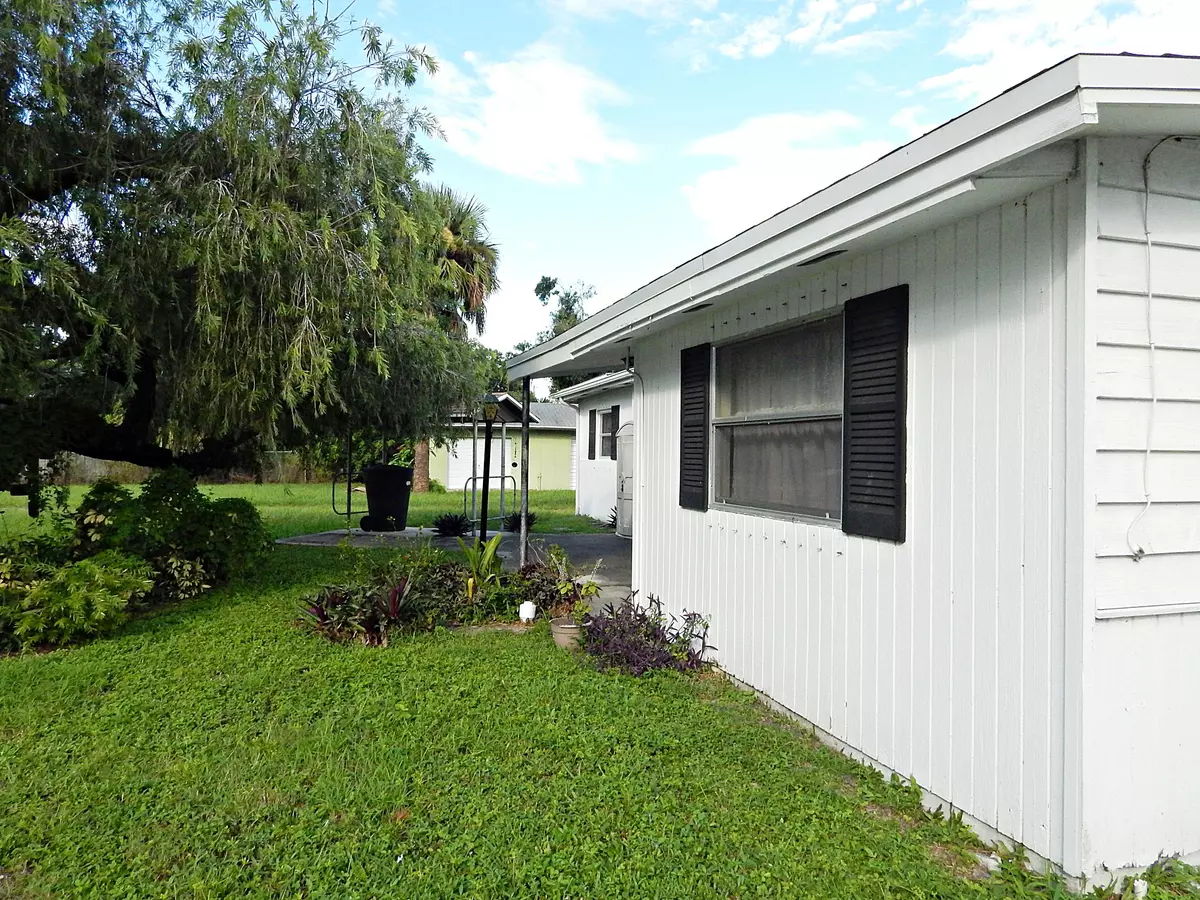 Fort Pierce, FL 34950,802 Dayman AVE