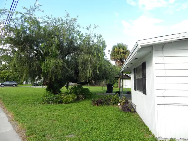 Fort Pierce, FL 34950,802 Dayman AVE