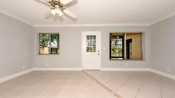 Greenacres, FL 33463,340 Pine Ridge CIR D2