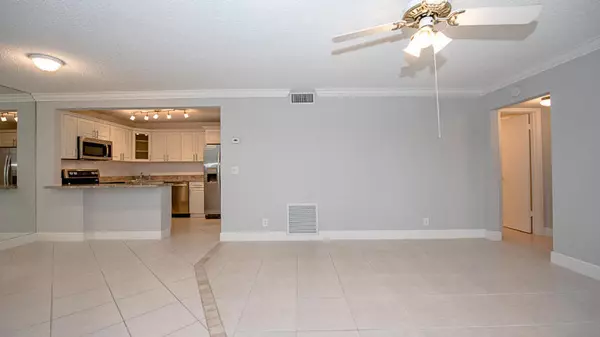 Greenacres, FL 33463,340 Pine Ridge CIR D2