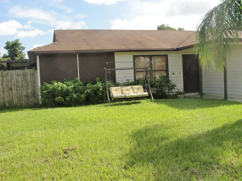 10138 Patience LN, Royal Palm Beach, FL 33411