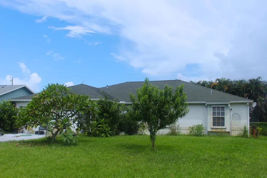 473 SE Nome DR, Port Saint Lucie, FL 34984