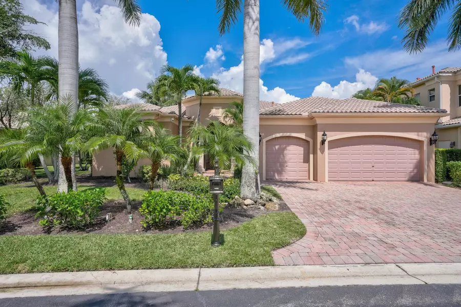 125 Vizcaya Estates DR, Palm Beach Gardens, FL 33418