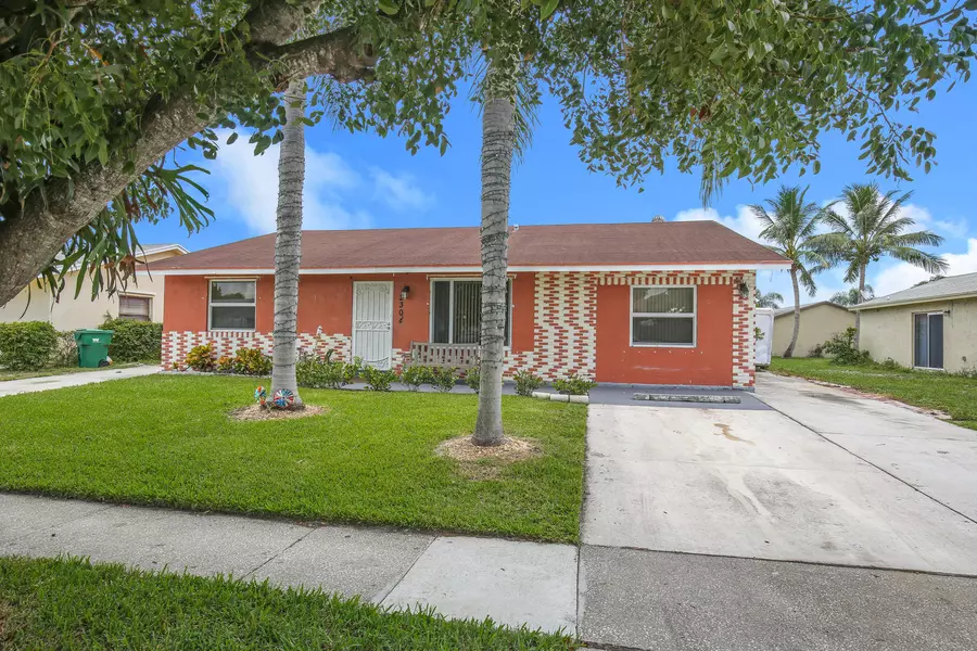 2304 Z TER, Riviera Beach, FL 33404