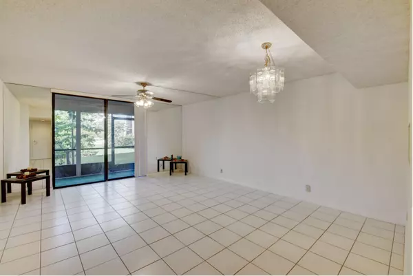 Delray Beach, FL 33484,5160 Las Verdes CIR 120