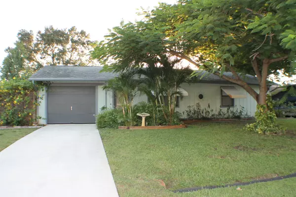 2042 SW Greenan LN, Port Saint Lucie, FL 34953