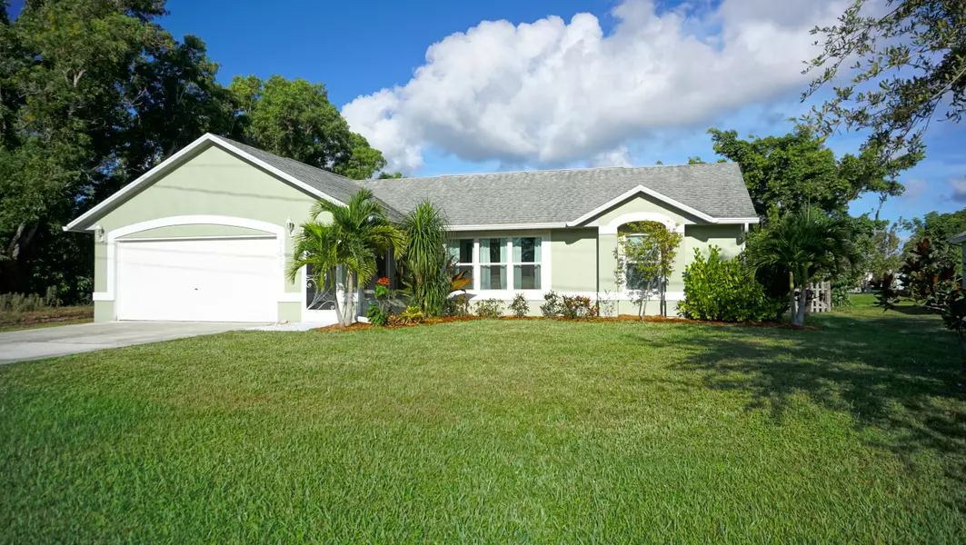 2456 SE Charleston DR, Port Saint Lucie, FL 34952