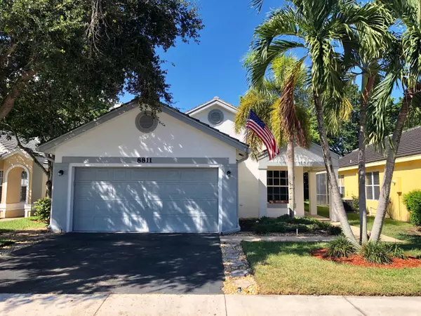 8811 Lake Park CIR, Davie, FL 33328