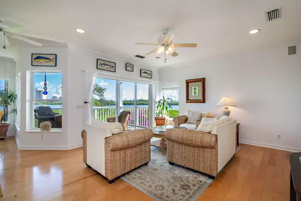 Tequesta, FL 33469,152 Intracoastal CIR