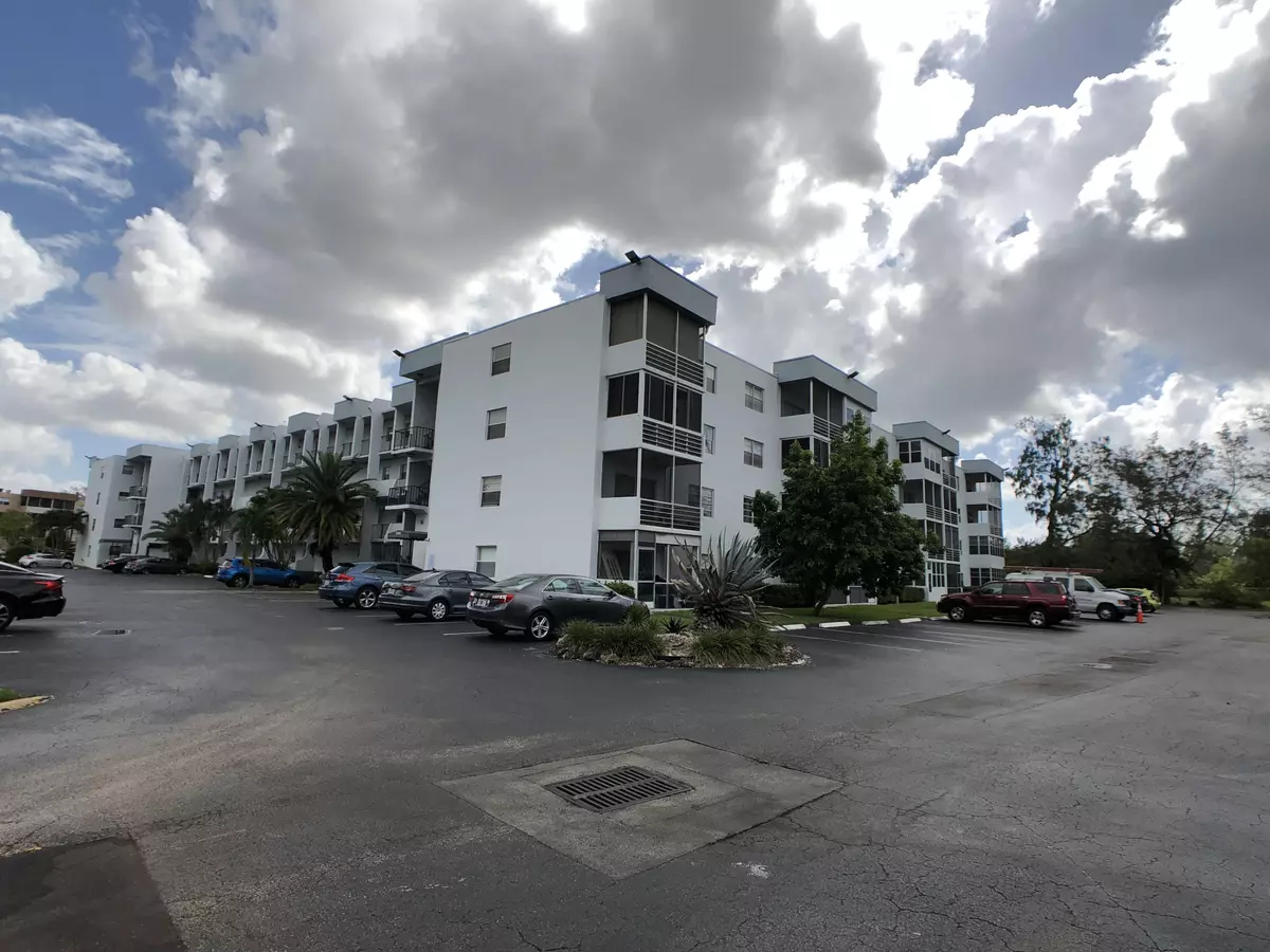 Sunrise, FL 33322,2998 E Sunrise Lakes DR 415