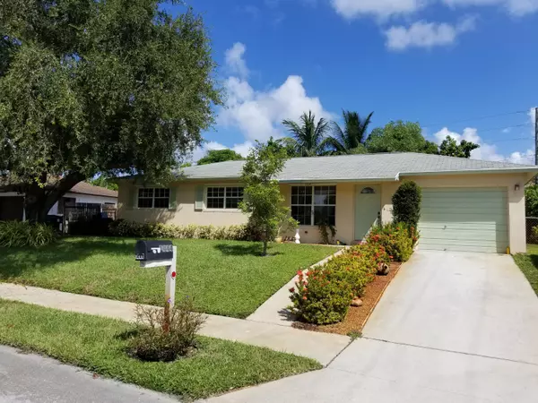 1444 Cochran DR, Lake Worth, FL 33461