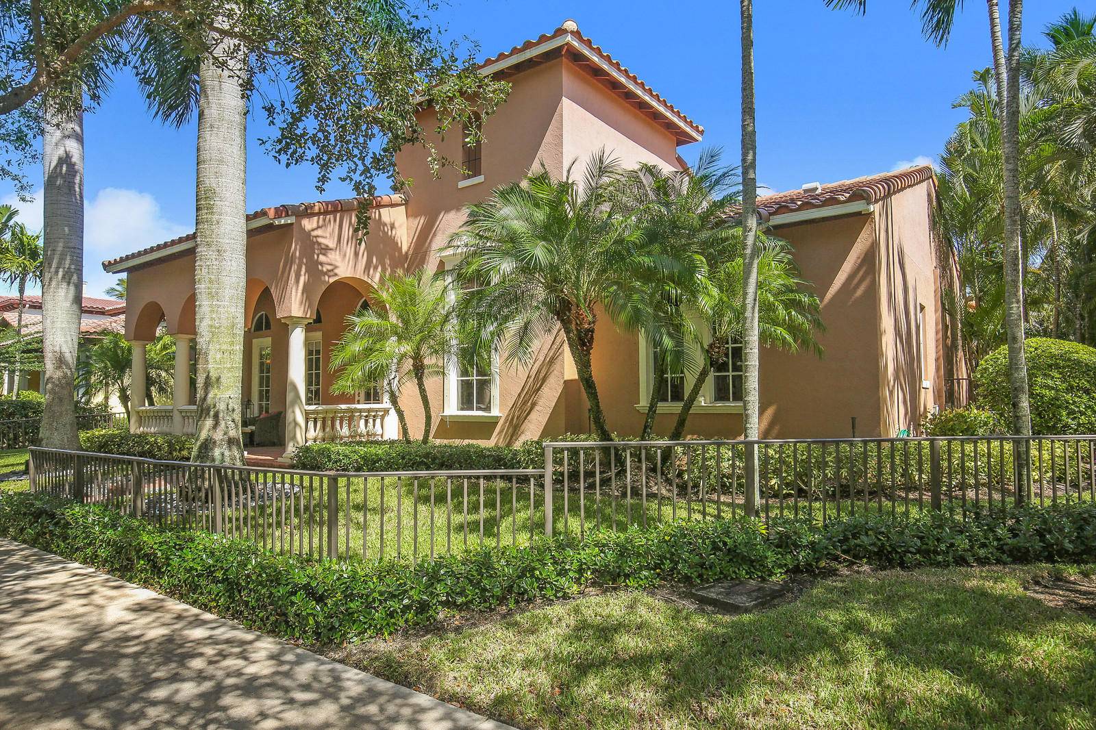 141 Barcelona DR, Jupiter, FL 33458