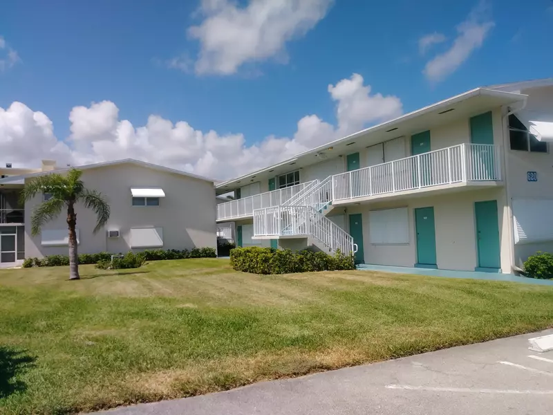 620 W Horizons 202, Boynton Beach, FL 33435