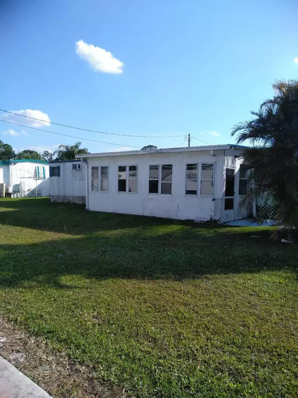 Stuart, FL 34997,5400 SE Jack AVE L7