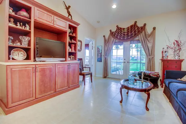 Boynton Beach, FL 33472,8371 Logia CIR