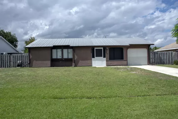 2517 SE SE Grand DR, Port Saint Lucie, FL 34952