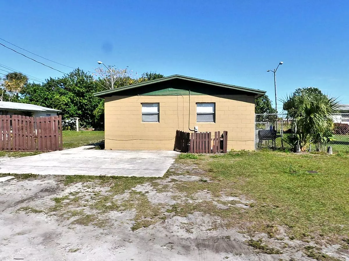 Fort Pierce, FL 34950,1208 Nobles TER