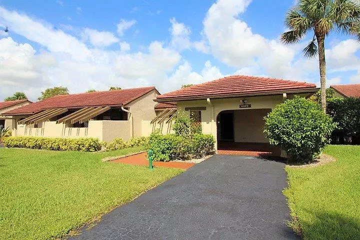 Boca Raton, FL 33433,8409 Casa Del Lago 17 B