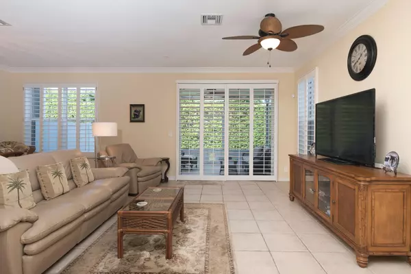 Delray Beach, FL 33483,895 Dogwood DR