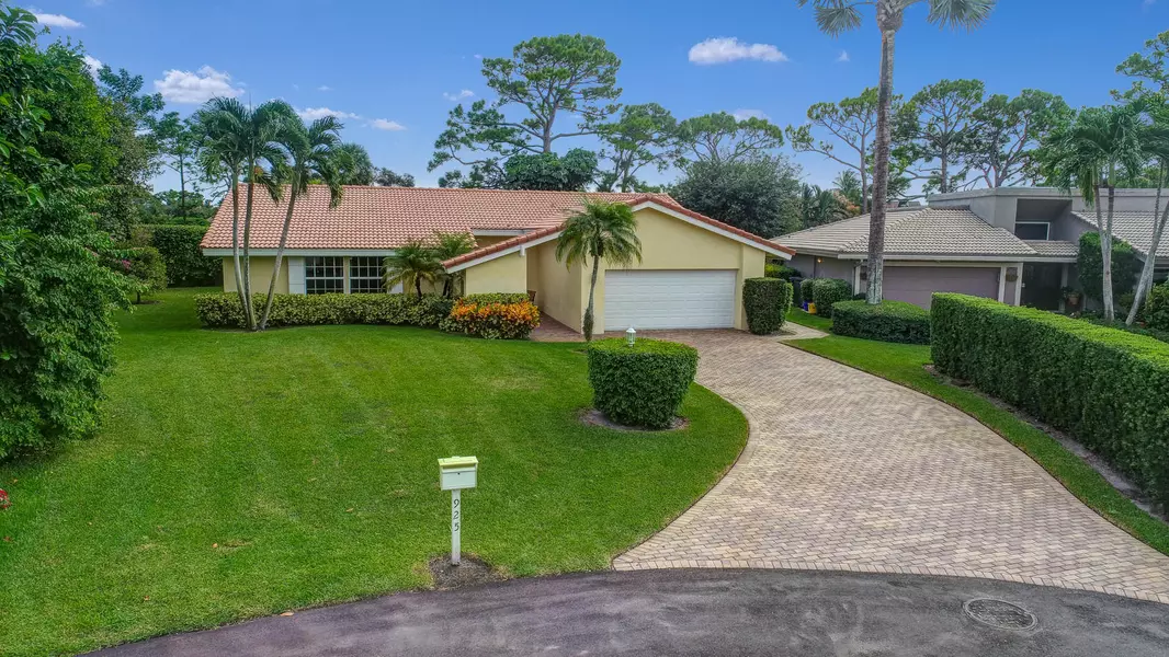 925 Foxpointe CIR, Delray Beach, FL 33445