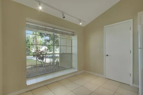 Boynton Beach, FL 33472,5368 Courtney CIR