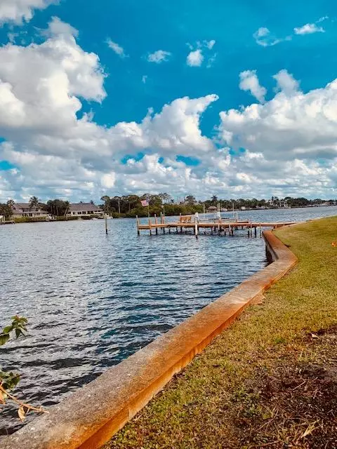 Tequesta, FL 33469,19 Country Club Circl